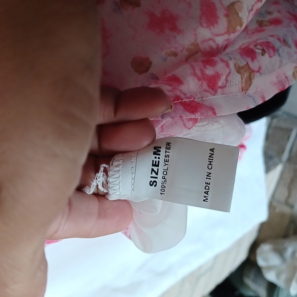 LA LUNA Pink Floral V-Neck, curve hem Blouse - Picture 7 of 7